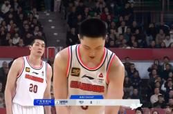 爱游戏-广东宏远队主教练因伤离席，球队成竞争短板的简单介绍