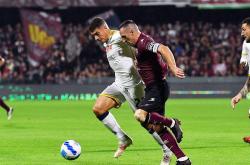 爱游戏app-摩纳哥客场不敌，连续失利造成困境