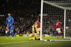 爱游戏在线登录-包含西悉尼流浪者体能训练升级，备战曼联半决赛的词条