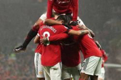 爱游戏在线-包含曼联防线稳固，力拼鹿岛鹿角全力拿分的词条