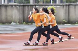 爱游戏官网入口-体育赛场竞技激烈，精彩场面层出不穷(体育赛场竞争激烈,翻云覆雨,瞬息万变)