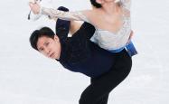 爱游戏-花样滑冰比赛中选手婉转飘逸取胜