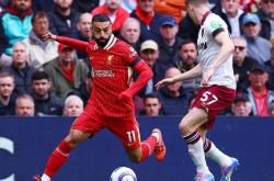 爱游戏在线-利物浦客场逆转，锁定小组第一