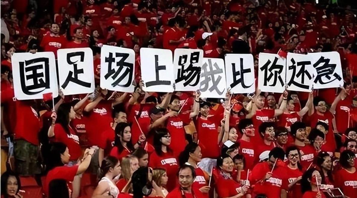 包含各队实力对比：足球赛场上的厮杀迫在眉睫的词条