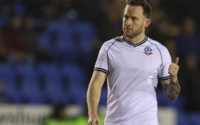 包含博尔顿2-2战平对手，积分暂居中游的词条