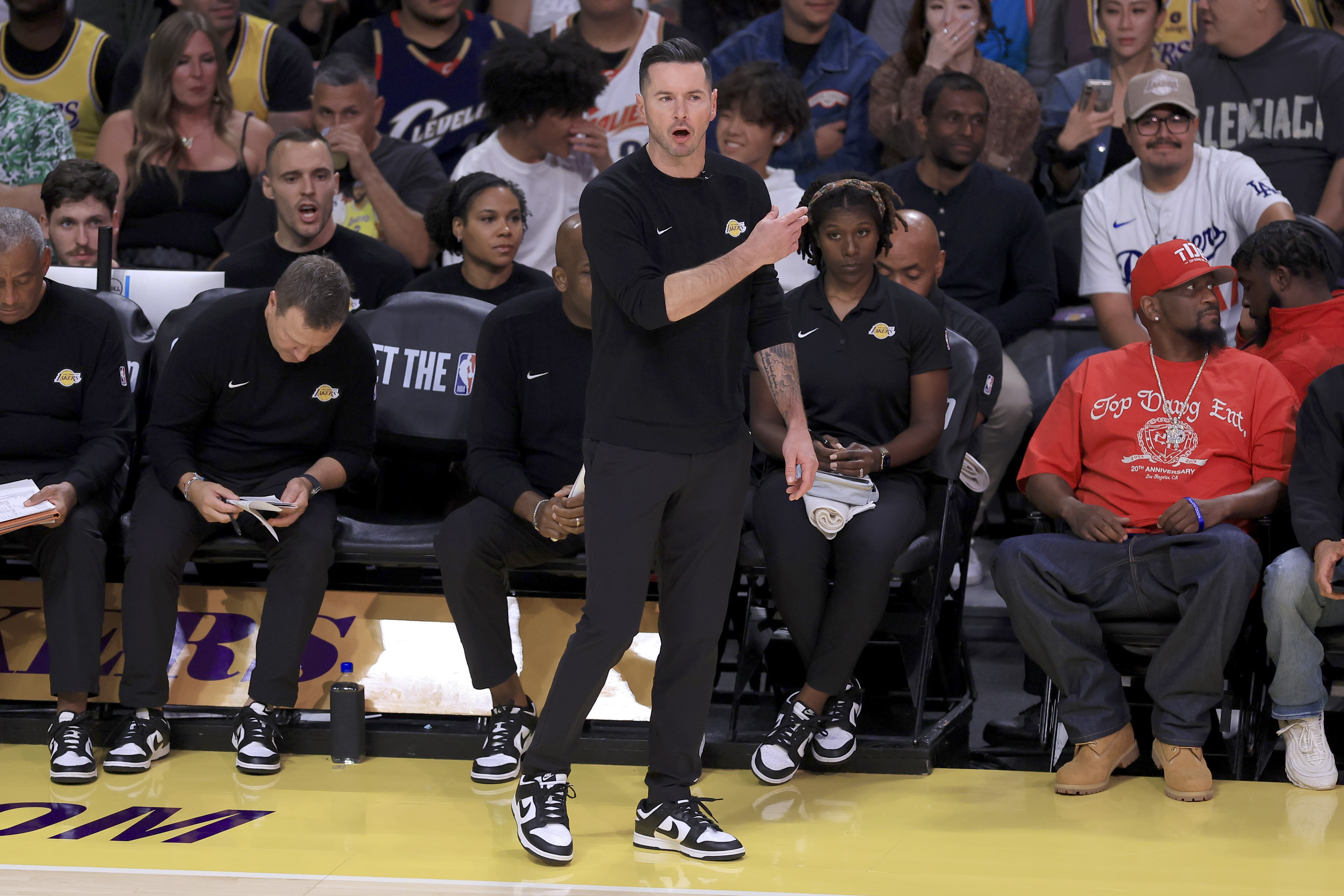 国王击败湖人，取得重要胜利