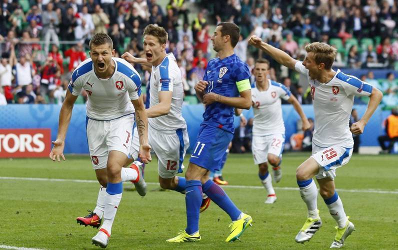 哥伦比亚与波兰队在喀山球场上演精彩对决,一触即发的简单介绍 哥伦比亚与波兰队在喀山球场上演精彩对决,一触即发的简单介绍