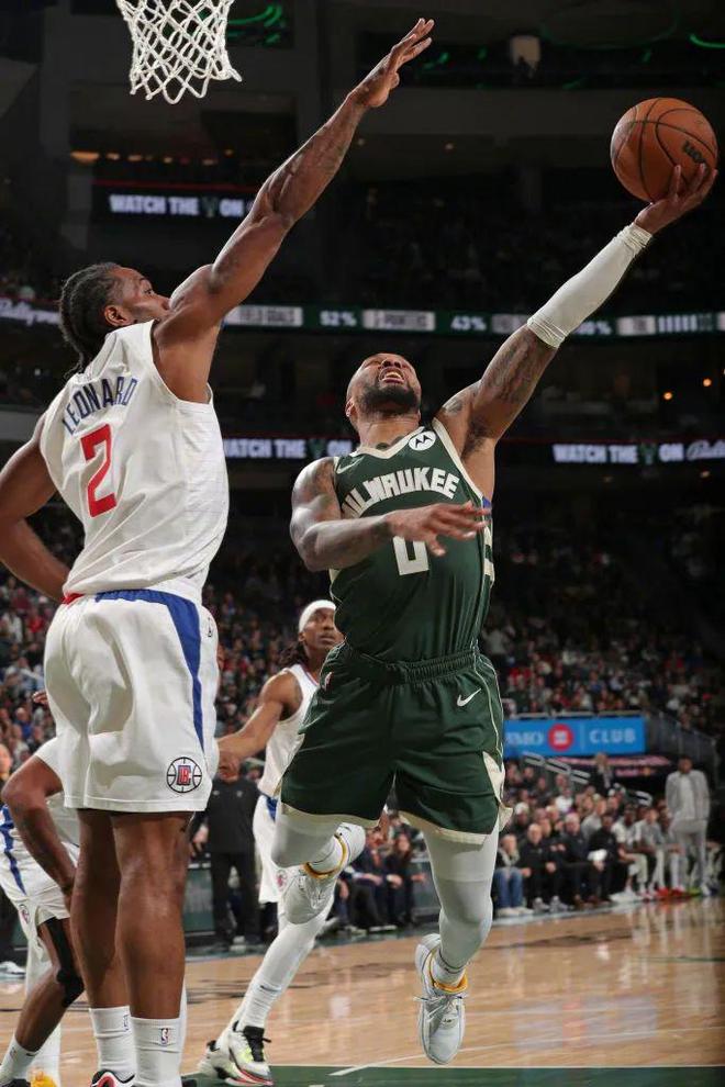 快船击败雄鹿,豪取四连胜 快船击败雄鹿,豪取四连胜