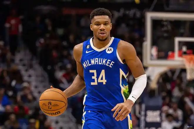 快船击败雄鹿,豪取四连胜 快船击败雄鹿,豪取四连胜