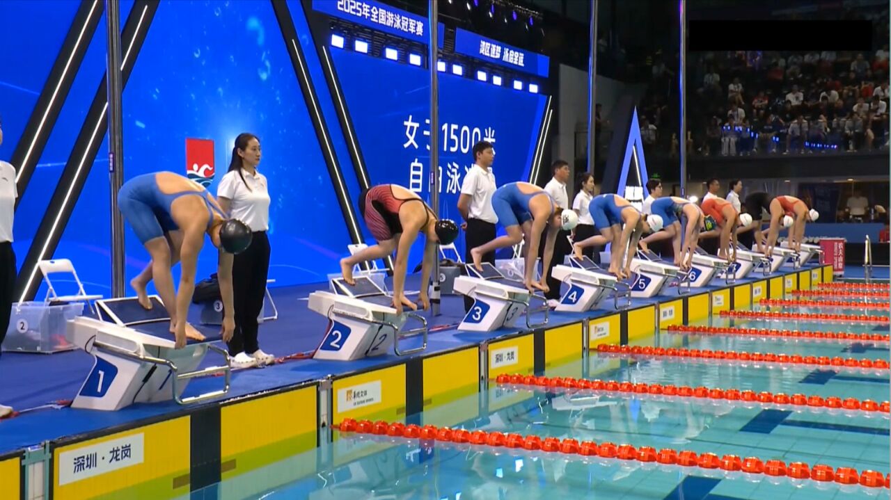 世界最高纪录刷新，轻松获得游泳冠军